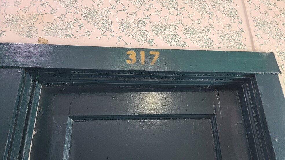 Building Photo - 2344 Prospect Ave E