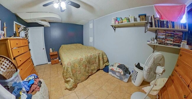 Building Photo - Patio + Fenced-In Yard+ Pet Friendly + Garage Parking + Washer & Dryer! Available August 1st!