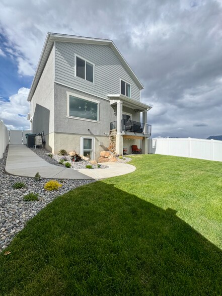 Primary Photo - 3923 W Rock Is Ave