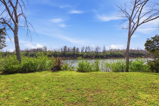 Building Photo - Charming 3-Bed Oasis with Scenic Waterfront Views and Pool 15 minutes from Downtown Nashville