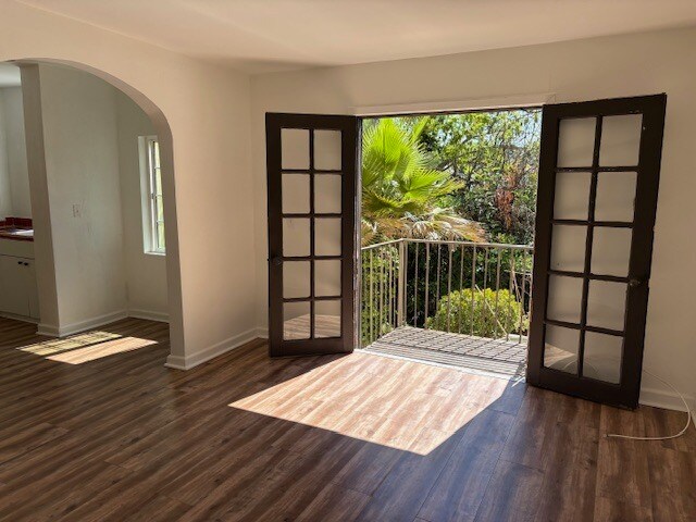 Building Photo - 3266 1/2 W Descanso Dr