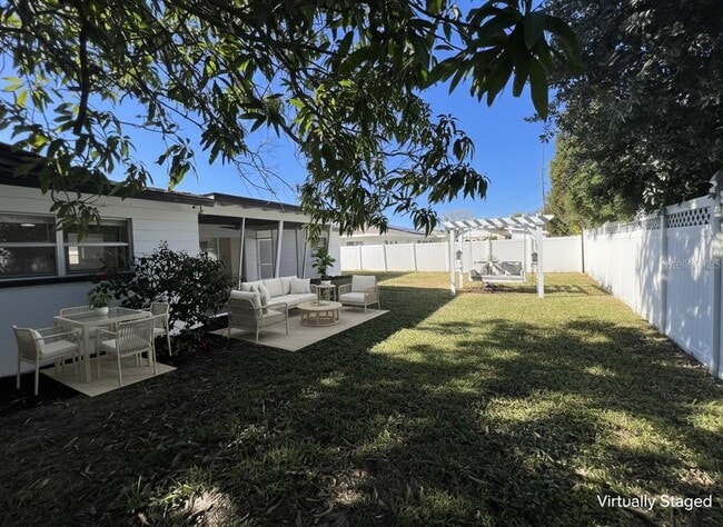 Building Photo - 2502 Tropical Shores Dr SE