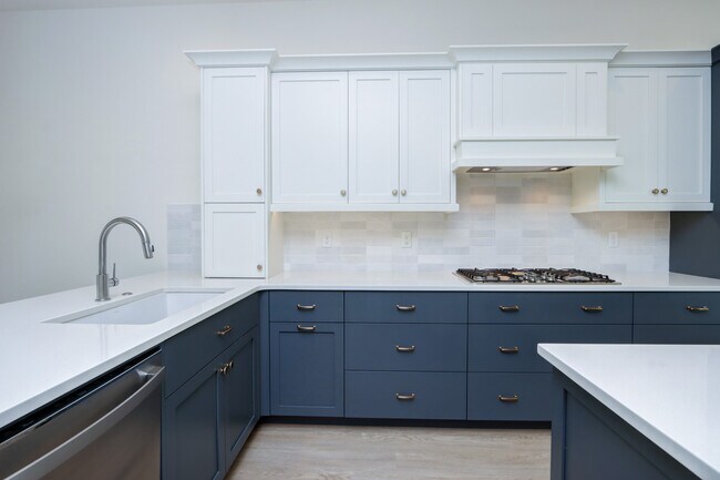 Building Photo - 12090 W Endsley St