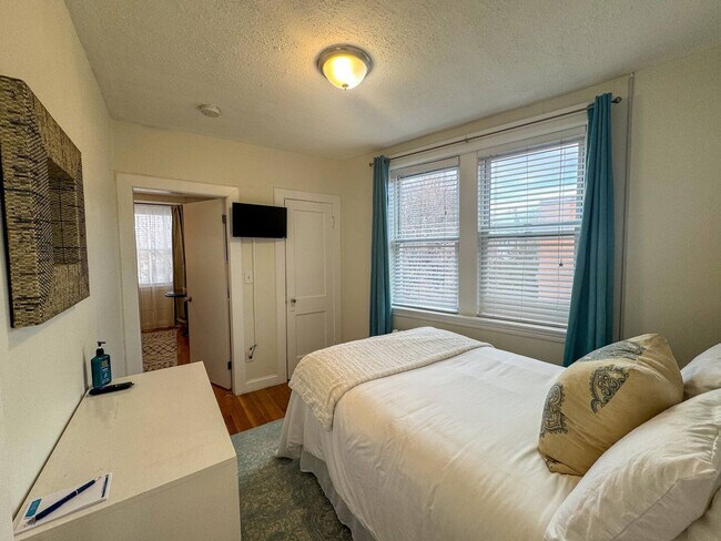 Building Photo - 191 Kent St