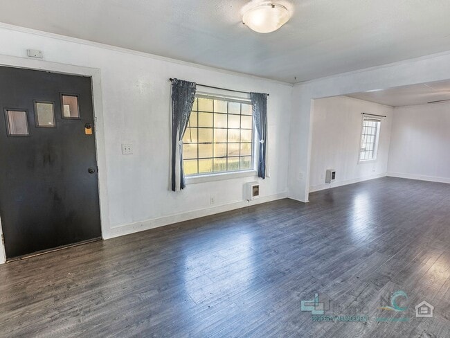 Building Photo - Beautiful River-View Home Near Downtown Warrenton