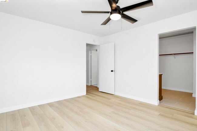 Building Photo - 630 Heather Pl