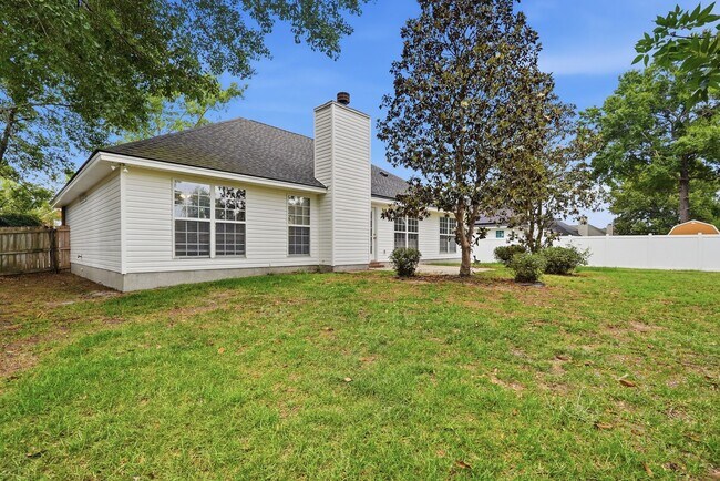 Building Photo - Centrally Located Home in Richmond Hill