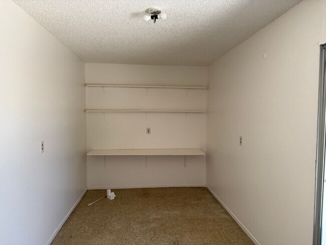 Building Photo - 8945 Plaza Park Dr
