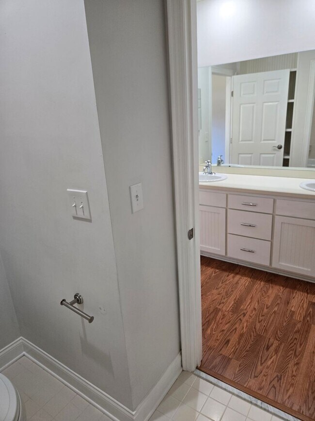 Building Photo - 3-bedroom, 2-bathroom cottage-style villa in Savanna Pointe