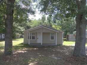 Building Photo - **UPCOMING**3 BEDROOM  / 1 BATHROOM HOUSE ...