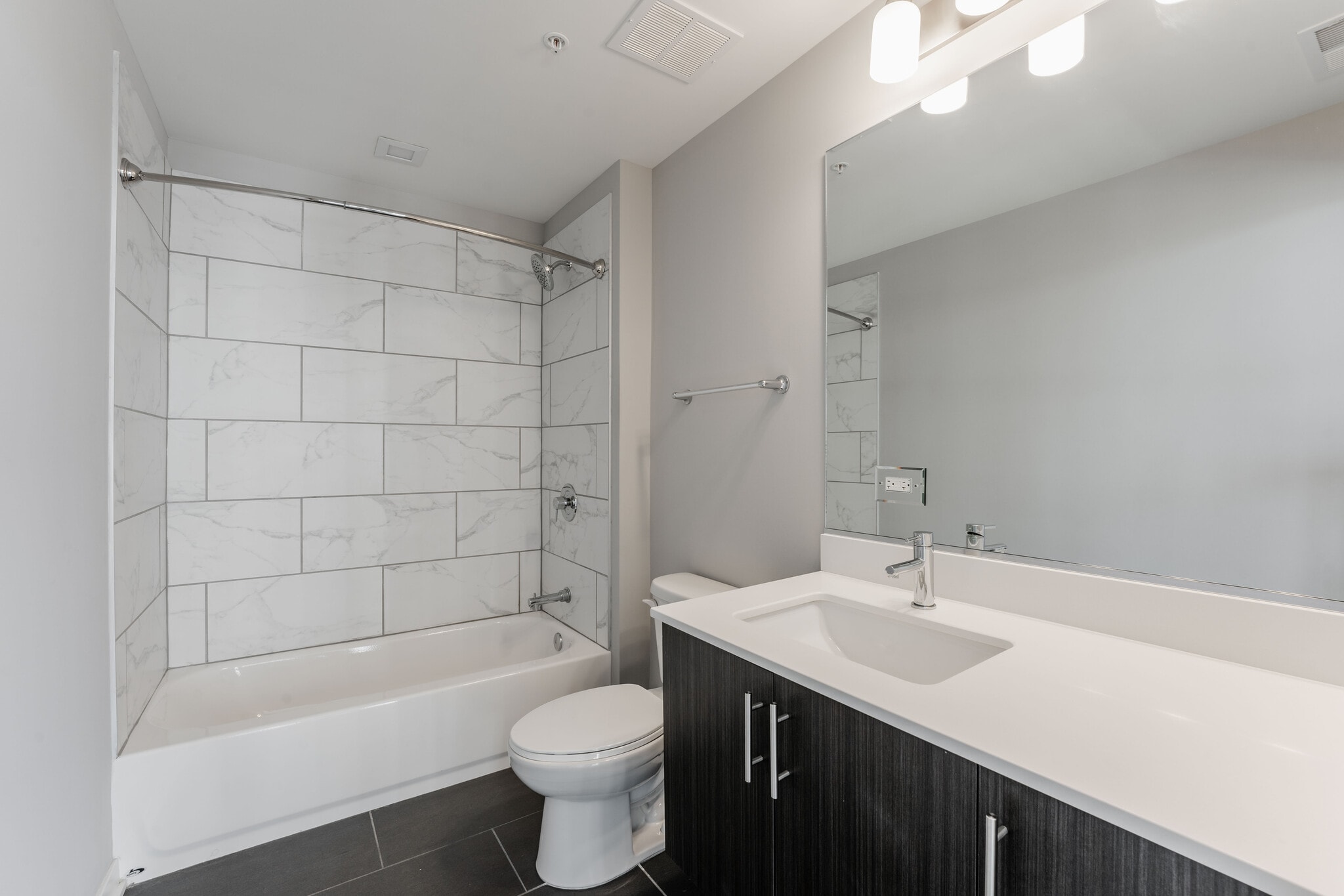 Building Photo - 301 W North Ave