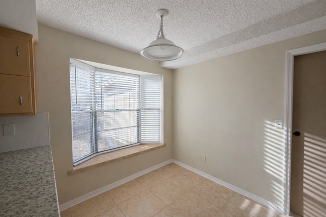 Building Photo - Woodlands / Lakeside Estates