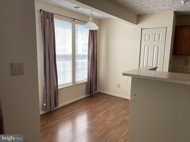 Building Photo - 2452 Apple Blossom Ln