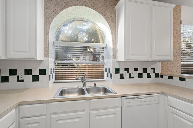 Building Photo - 803 Cashew Ln