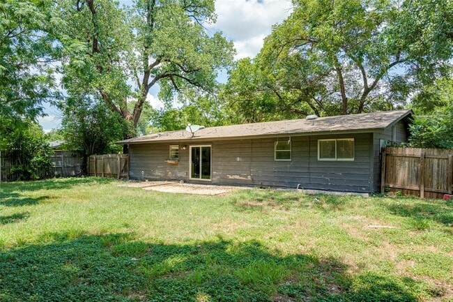 Building Photo - 809 Neans Dr