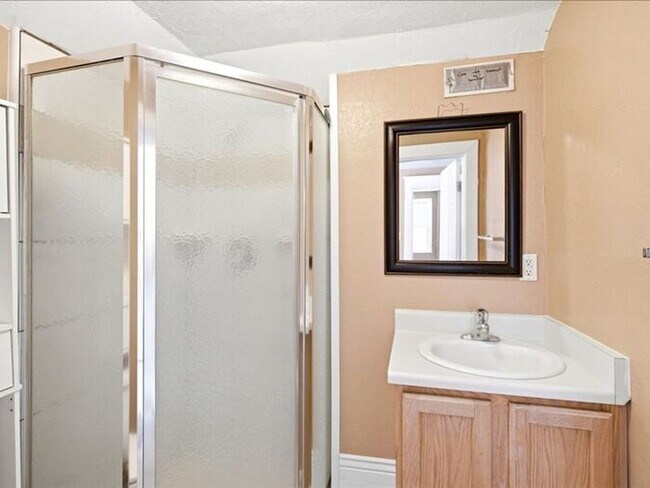 Building Photo - North Salt Lake 4 bed 3 bath home
