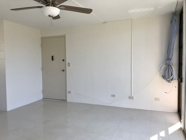 Building Photo - 2/2/1 with Den/3rd Bedroom (Elec, Water, S...