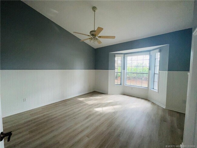 Building Photo - 1581 SW Harbour Isles Cir