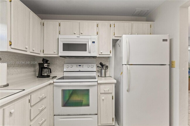 Building Photo - 2200 Diana Dr