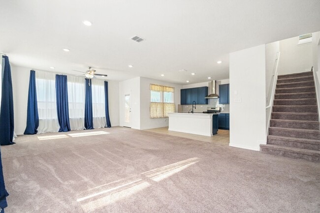 Building Photo - 4 bedroom with office and loft just South San Antonio