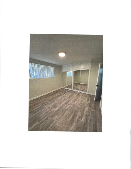 bedroom - 1472 S Wooster St