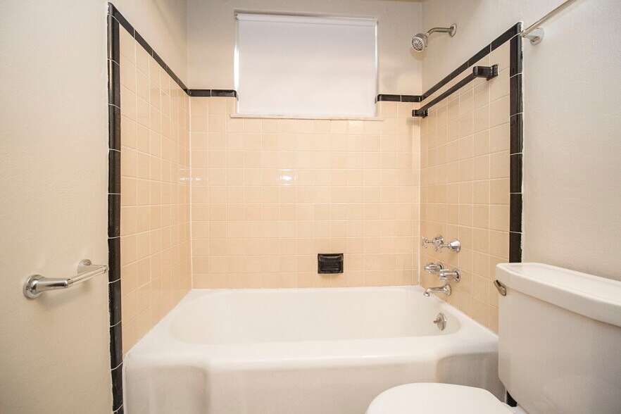 Building Photo - 3941 Torrance Dr