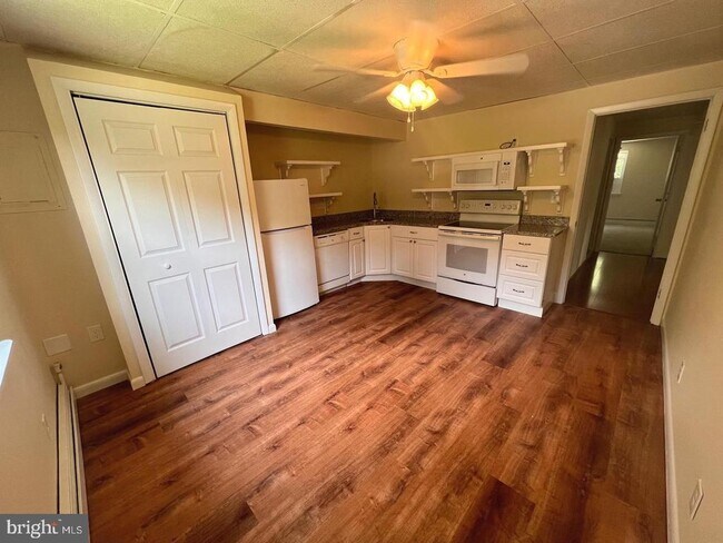 Building Photo - 1015 Francis Ave