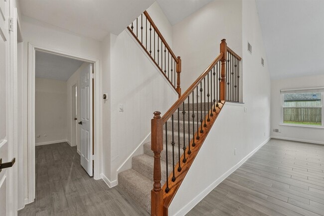 Building Photo - 417 W Hillary Cir