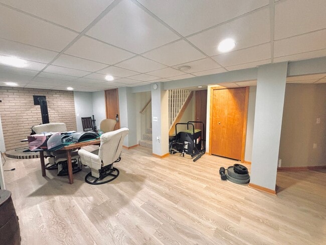 Building Photo - COME CHECK-OUT ALL THE UPDATES!  Great crystal home with huge fenced in backyard! Awesome home fo...