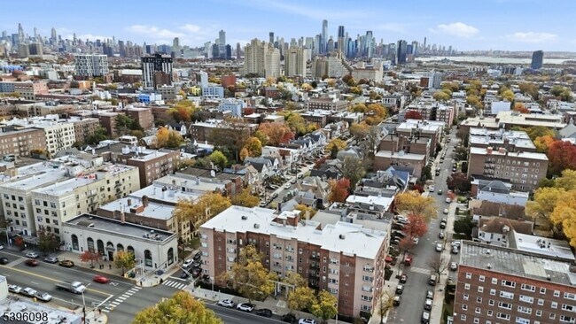 Building Photo - 2520 John F. Kennedy Blvd