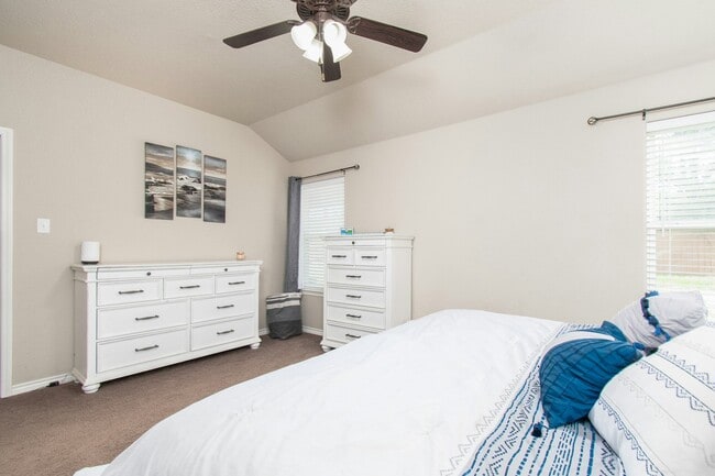 Building Photo - 6505 Castle Gap Dr