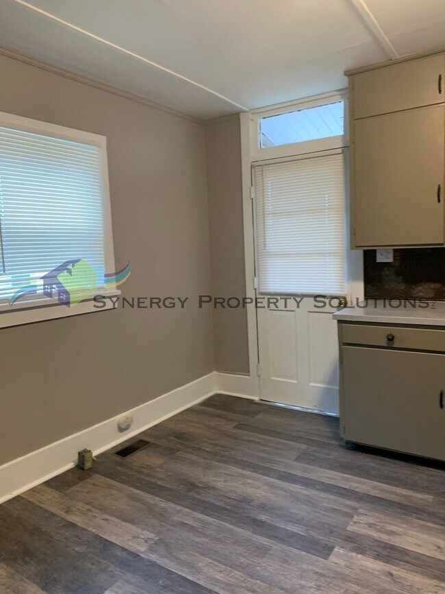 Building Photo - Galion Home