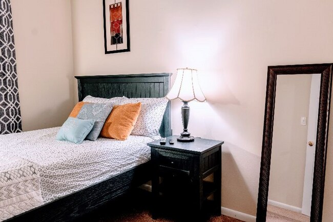 Building Photo - 2 Wimbledon Ln