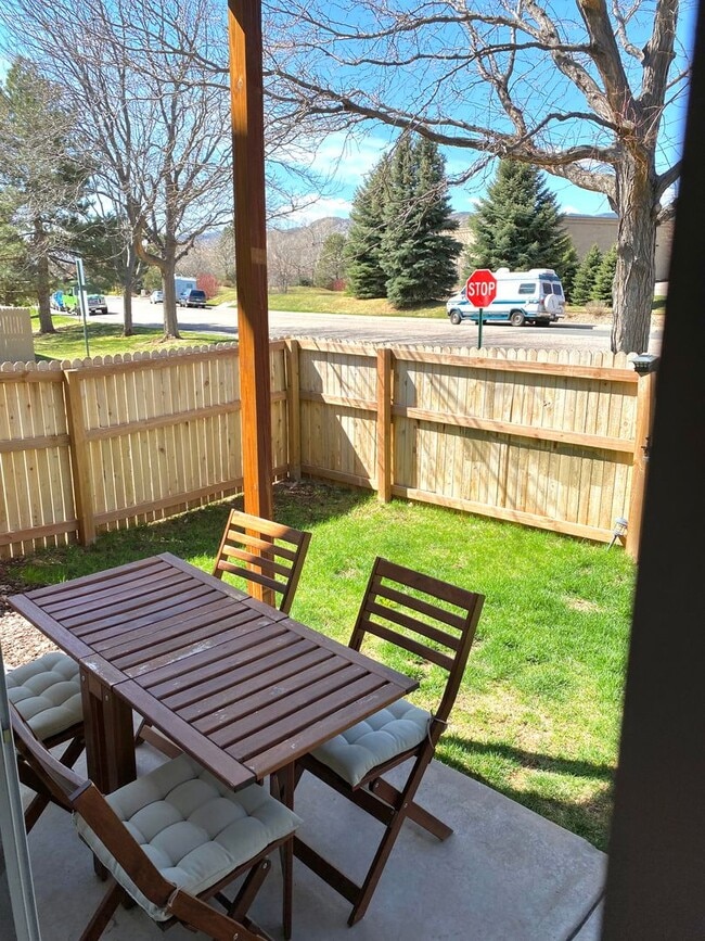 Building Photo - Fully Furnished 1 Bed 1 Bath Unit Available NOW!