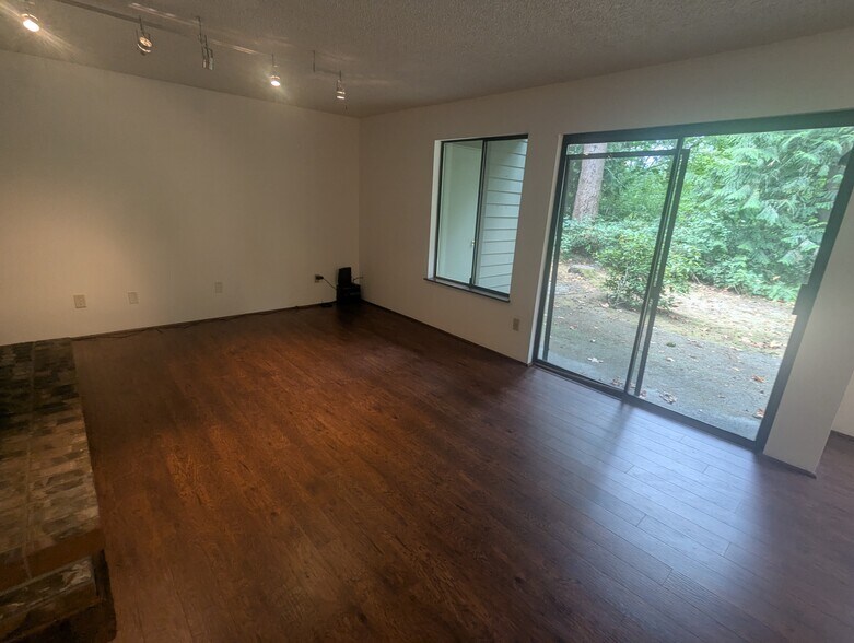 Living room - 12721 NE 129th Ct