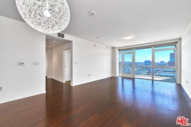 Building Photo - 3785 Wilshire Blvd