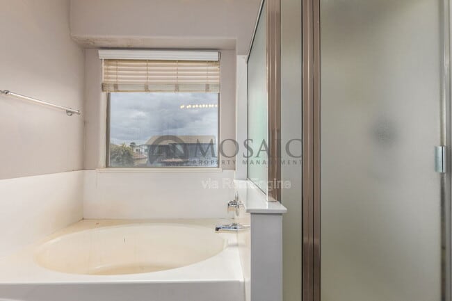 Building Photo - 61 W Hereford Dr