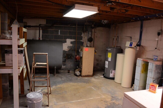 Building Photo - 279 Poe Dr