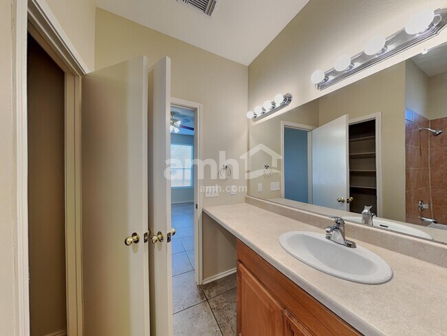 Building Photo - 2326 Loquat Ln