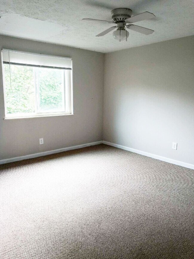 Building Photo - 525 Lowell Ave