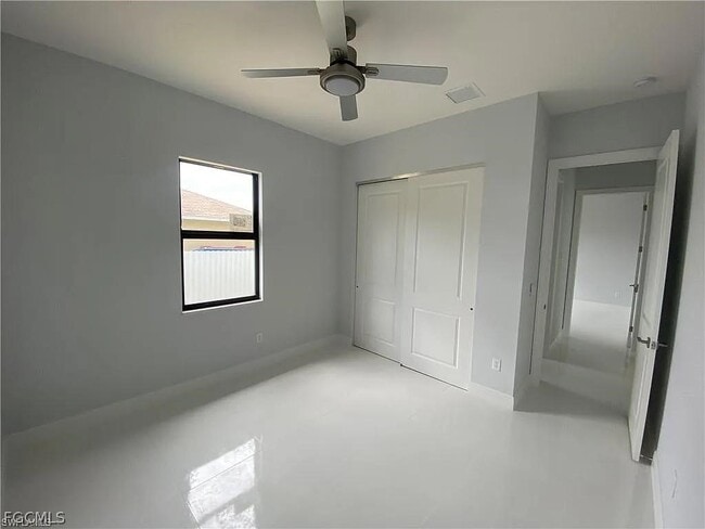 Building Photo - 3738 SE Santa Barbara Pl