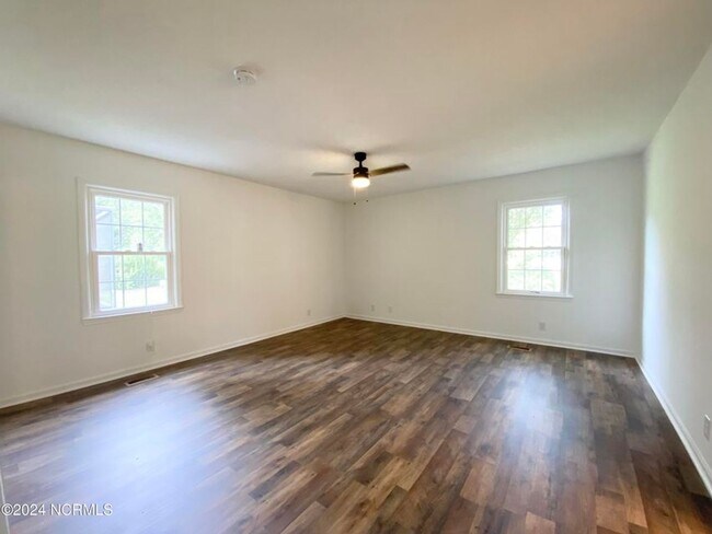 Building Photo - PRIVATE COVERED POOL IN CAROLINA SHORES!