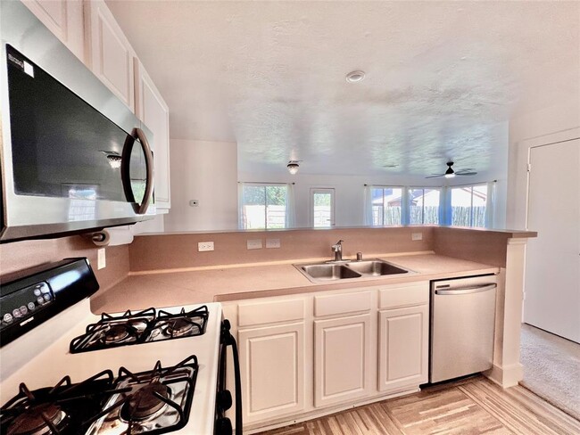 Building Photo - 5015 Summit Lodge Dr