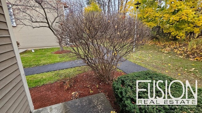 Building Photo - Bright, Spacious End-Unit Townhome in Premier South Burlington Neighborhood AVAILABLE NOW!