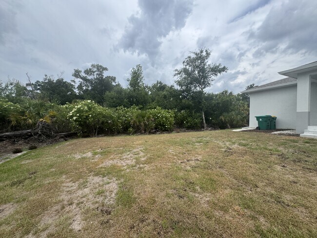 Building Photo - 16475 Mc Laury Ave