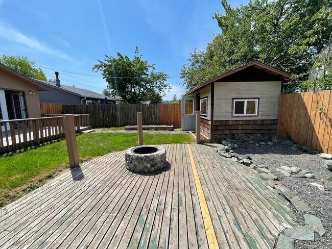 Building Photo - PRELEASING: Updated 3 bed/1 bath Rambler in Roosevelt Neighborhood!