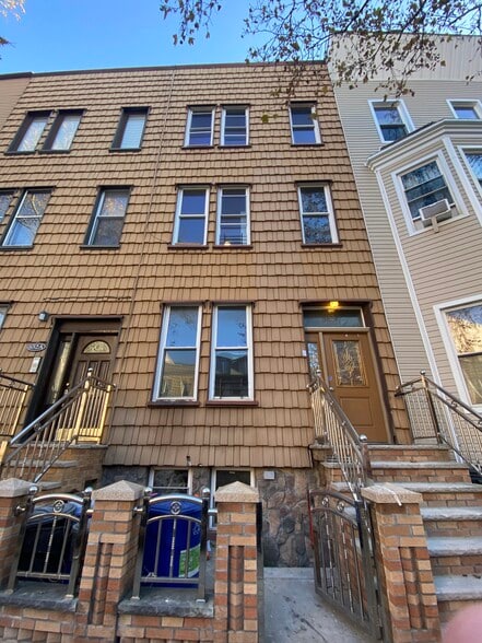 Building Photo - 652 Leonard St