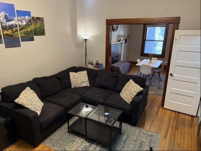 Building Photo - 371 S Franklin St