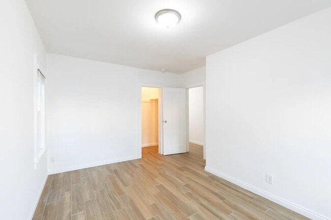 Building Photo - Bright and airy 2-bedroom 2-bath in Mid- City