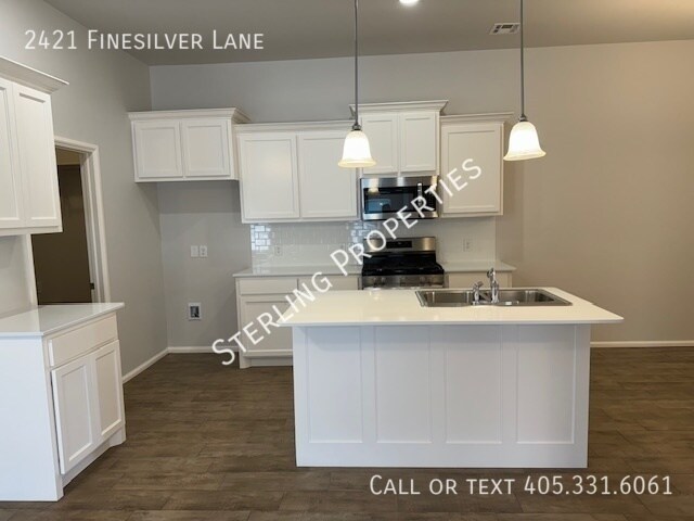 Building Photo - 2421 Finesilver Ln